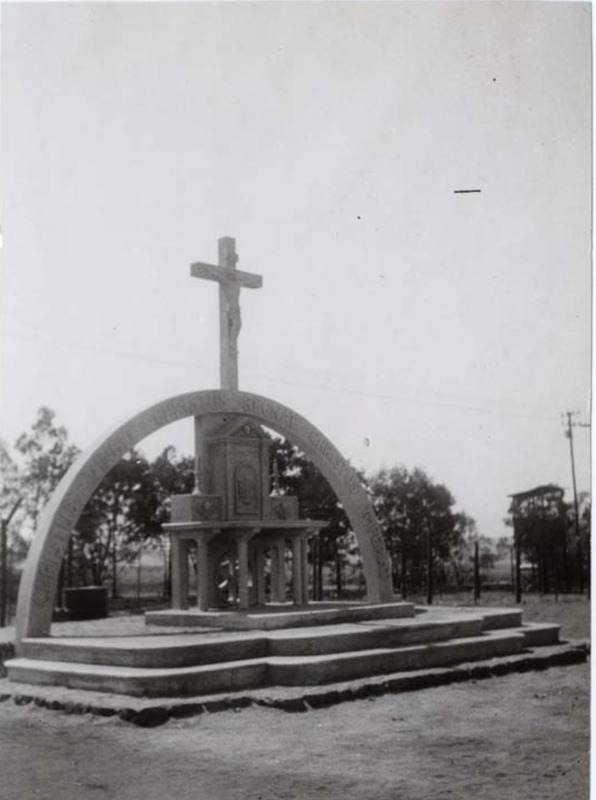 Zonderwater_21- 18 December 1942 - Outdoors altar.png