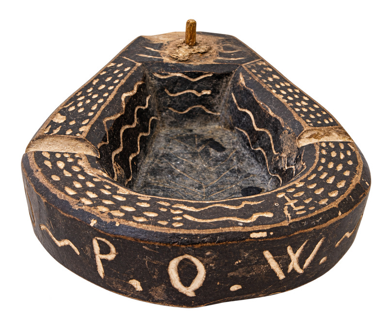 Ashtray_back_Tatura_Photo courtesy Flavia Marcello and Daria Gradusova.png