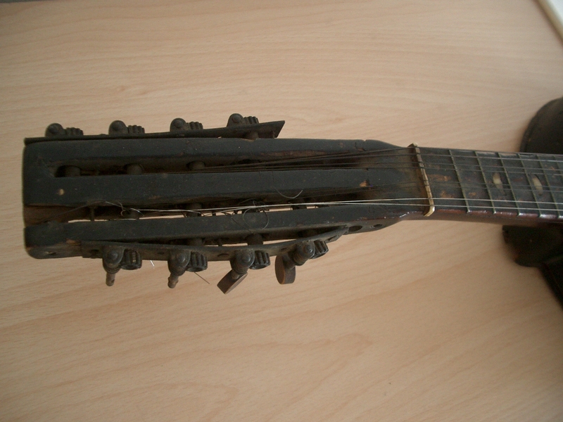 banjo mandolino_costruito in prigionia da Longarato Vittorio_3.JPG