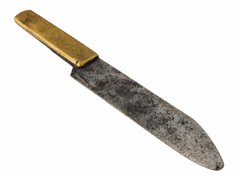 Knife_Tatura_Photo courtesy Flavia Marcello and Daria Gradusova (2).png