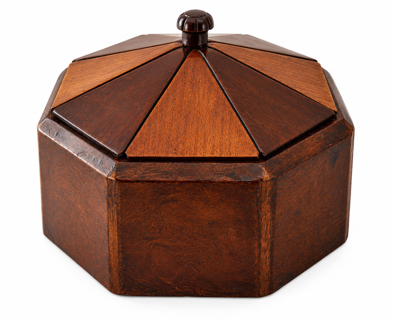Octgonal box_closed_Tatura_Photo courtesy Flavia Marcello and Daria Gradusova.png