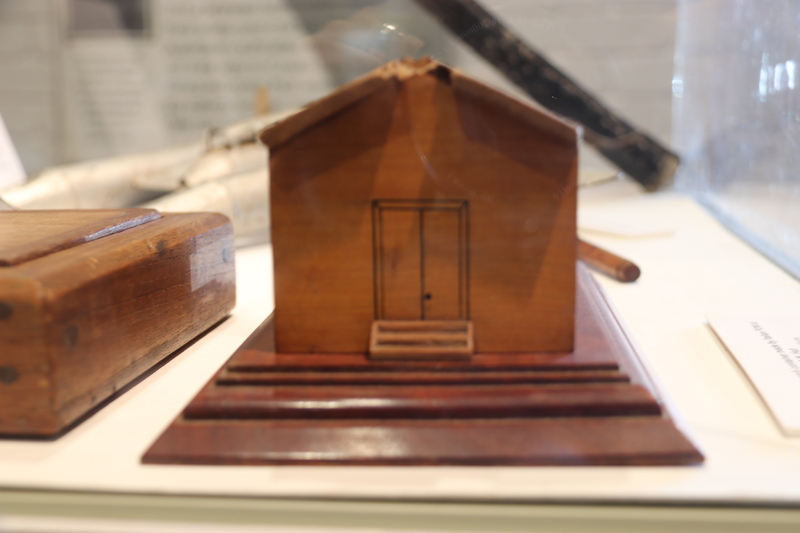 Wooden house model_Cowra_02.JPG