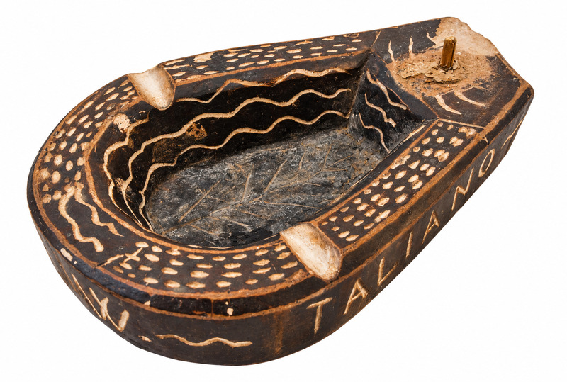 Ashtray_top_Tatura_Photo courtesy Flavia Marcello and Daria Gradusova.png