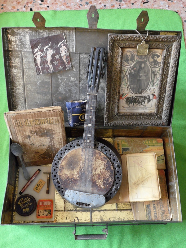 Longarato Vittorio_Suitcase made of cans,banjo mandolin.jpg